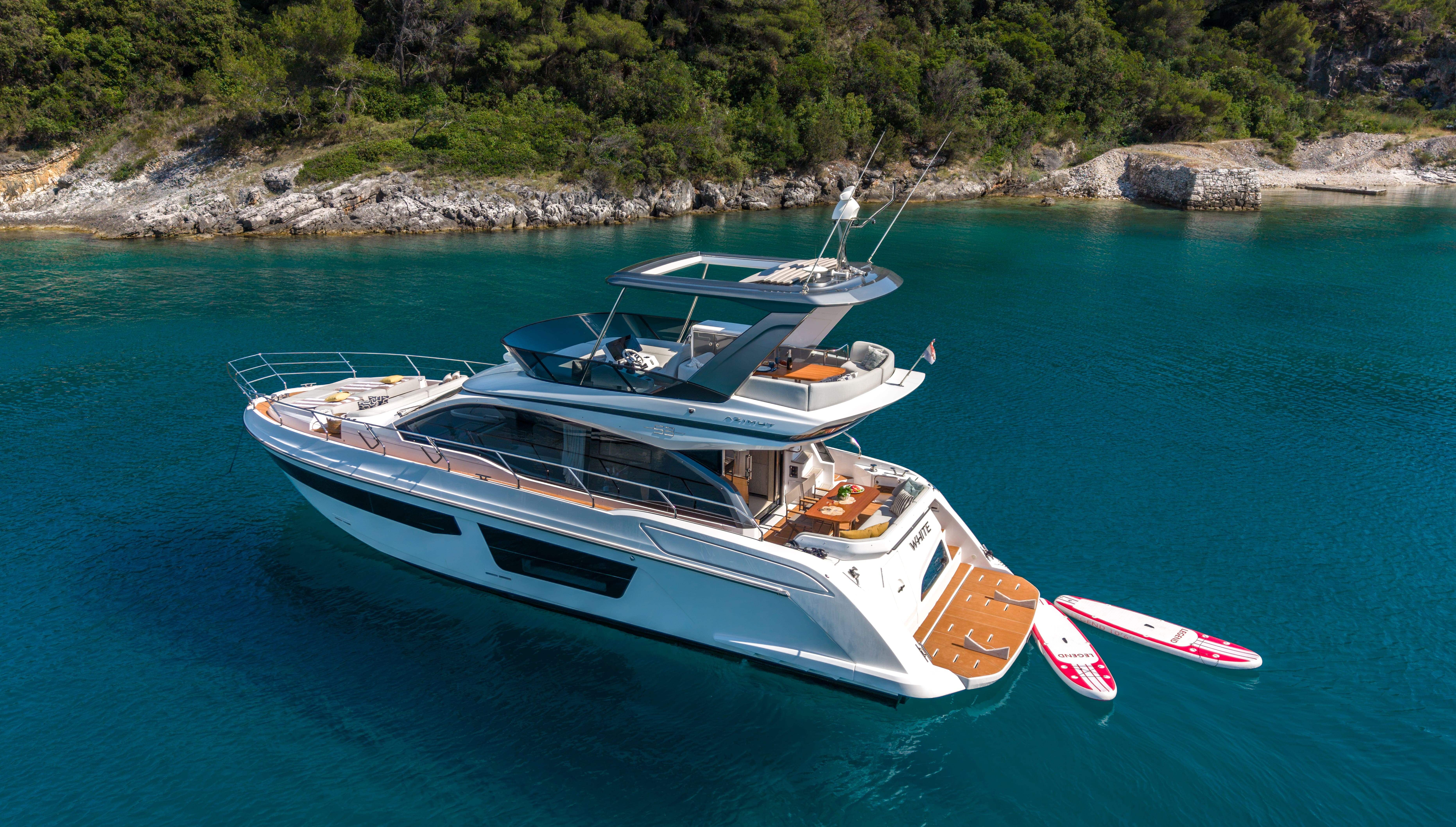 Azimut 53 Fly „White“ als Charteryacht
