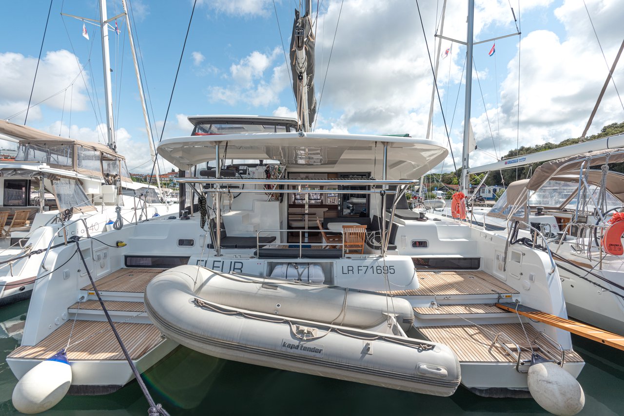 Lagoon 42 (4+2cab/4wc) „Fleur de Sel“ als Charteryacht