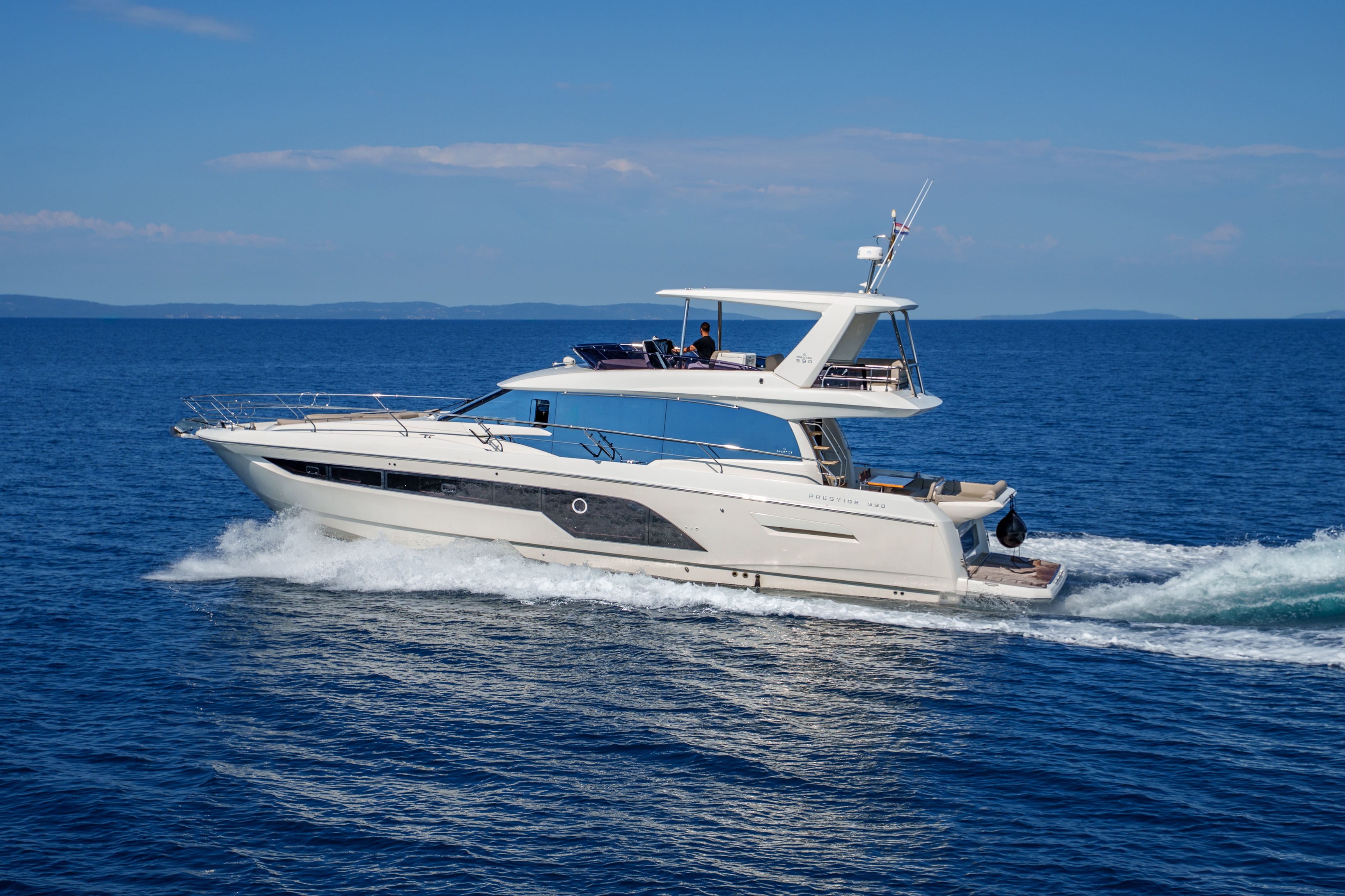 Prestige 590 Flybridge „Shaft“ als Charteryacht
