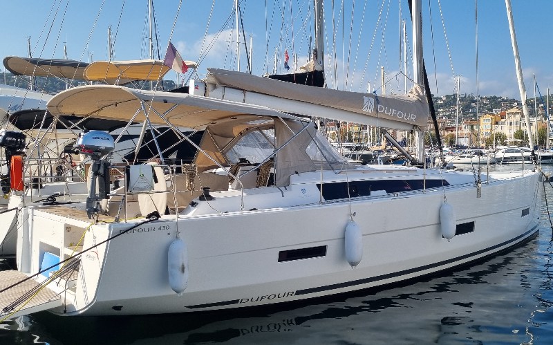 Dufour 430 Grand Large (3cab) „Lucie“ als Charteryacht