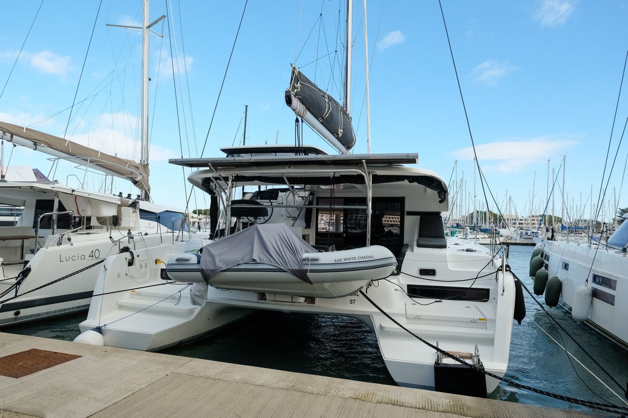 Lagoon 42 (4+1cab/4wc) „White Chadal“ als Charteryacht