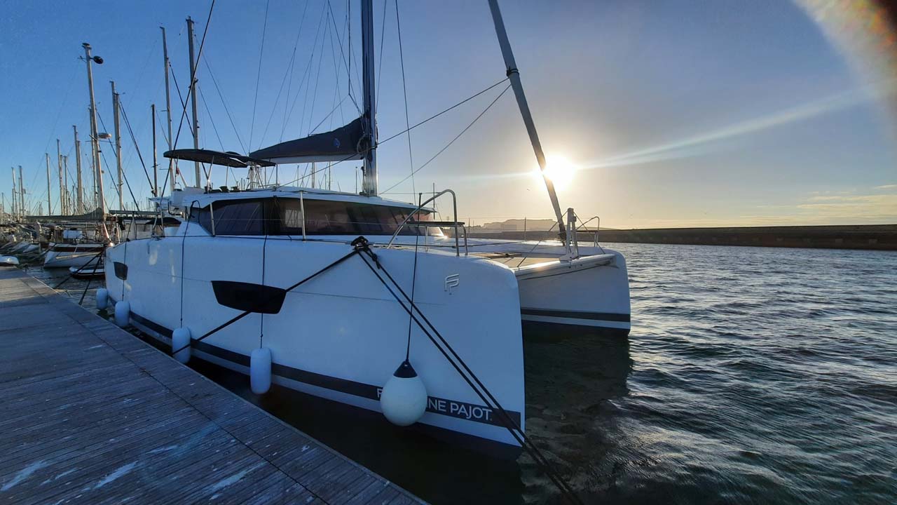 Astréa 42 (4 cab) „Follow the Sun“ als Charteryacht