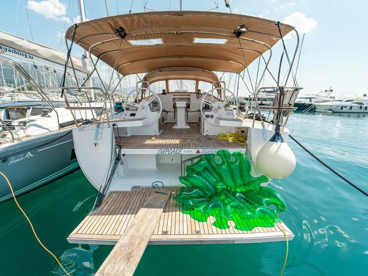 Elan 50 Impression (5 cab) „Cupcake“ als Charteryacht
