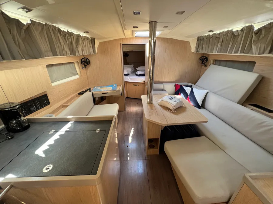 Oceanis 41.1 Amandine III, Foto 3