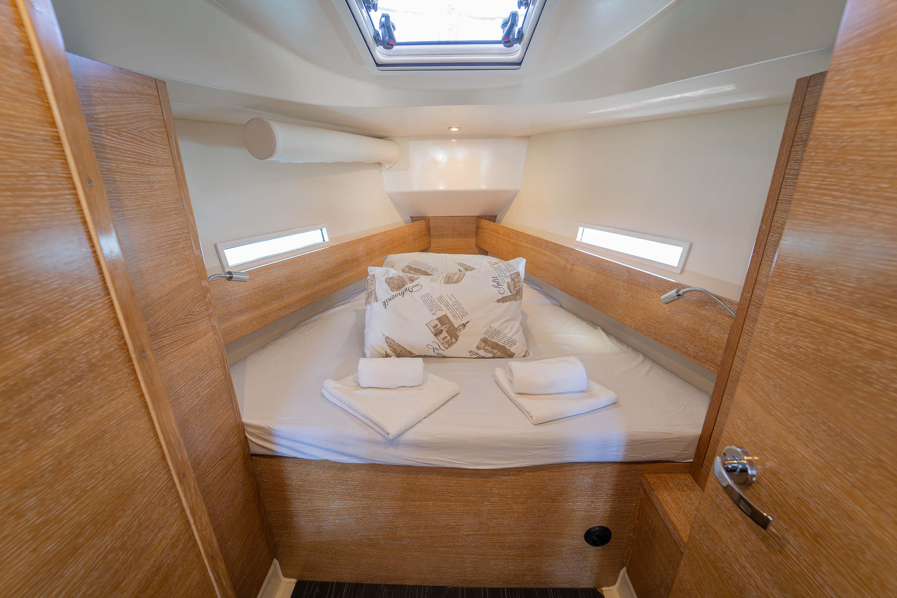 Salona 380 Navis Celere, Foto 2