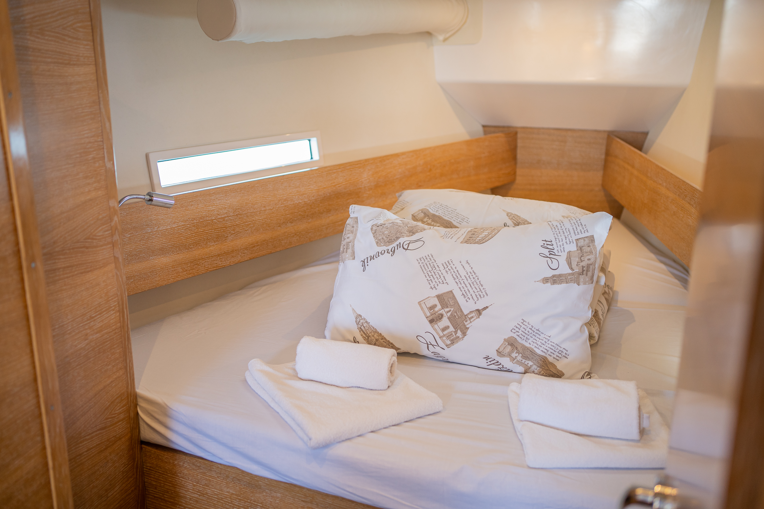 Salona 380 Navis Celere, Foto 4