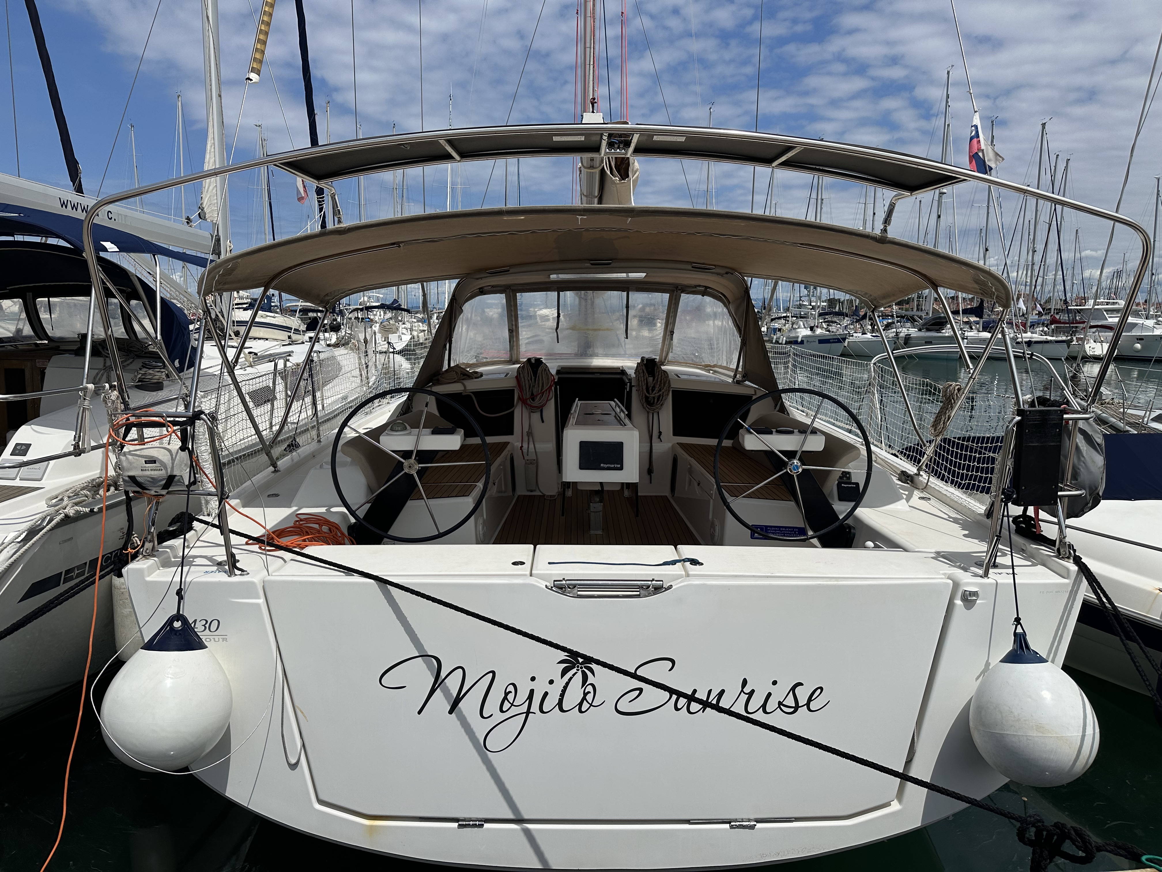 Dufour 430 Grand Large (4cab) „Mojito Sunrise“ als Charteryacht