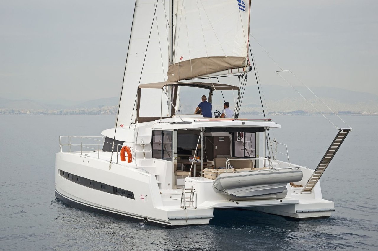 Bali 4.1 (4cab) „Golden Waters“ als Charteryacht
