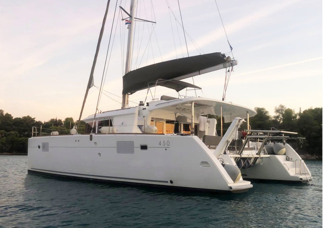 Lagoon 450 F (4+2cab) „Azraq“ als Charteryacht