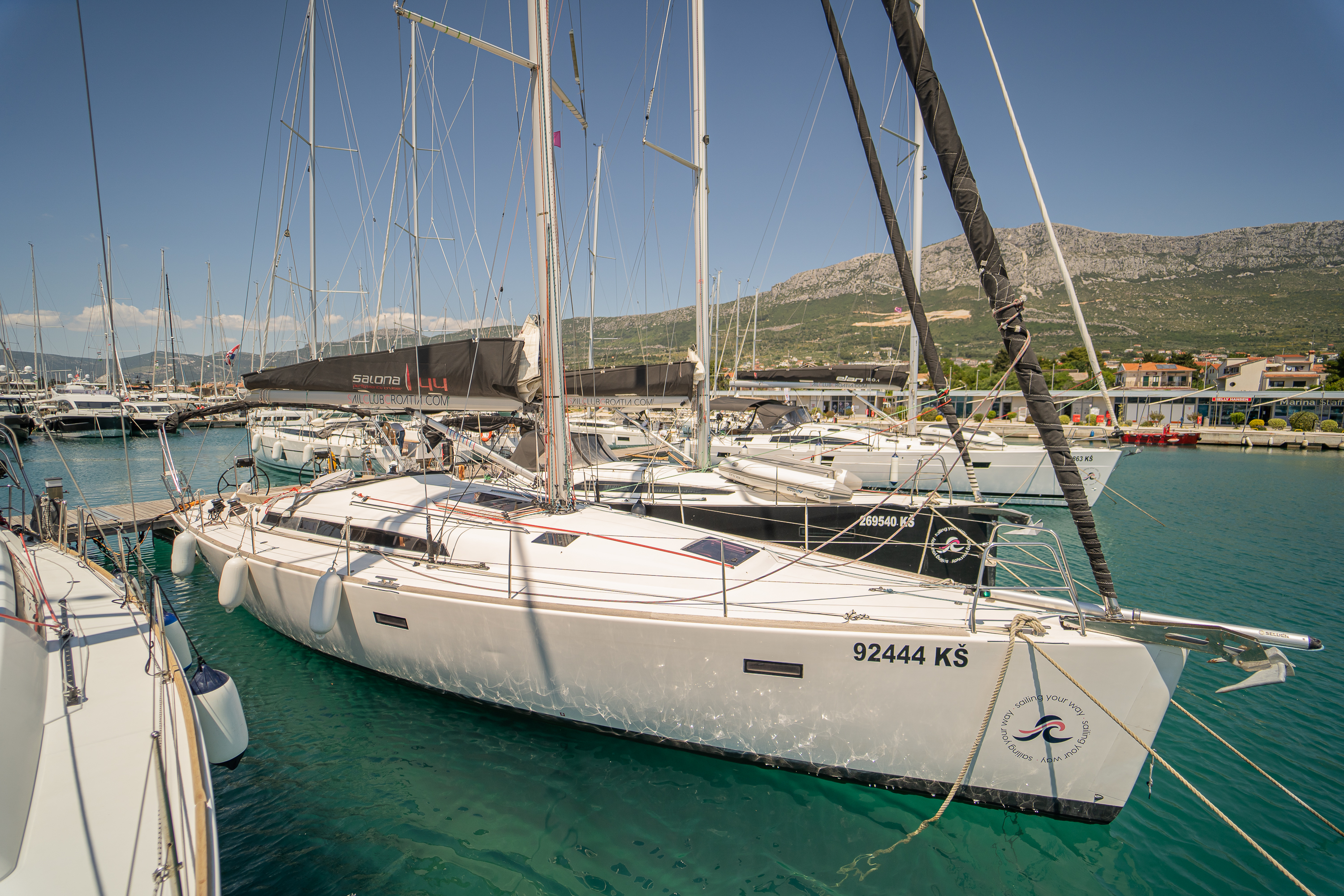 Salona 44 (4cab/2WC) „Calanthe“ als Charteryacht