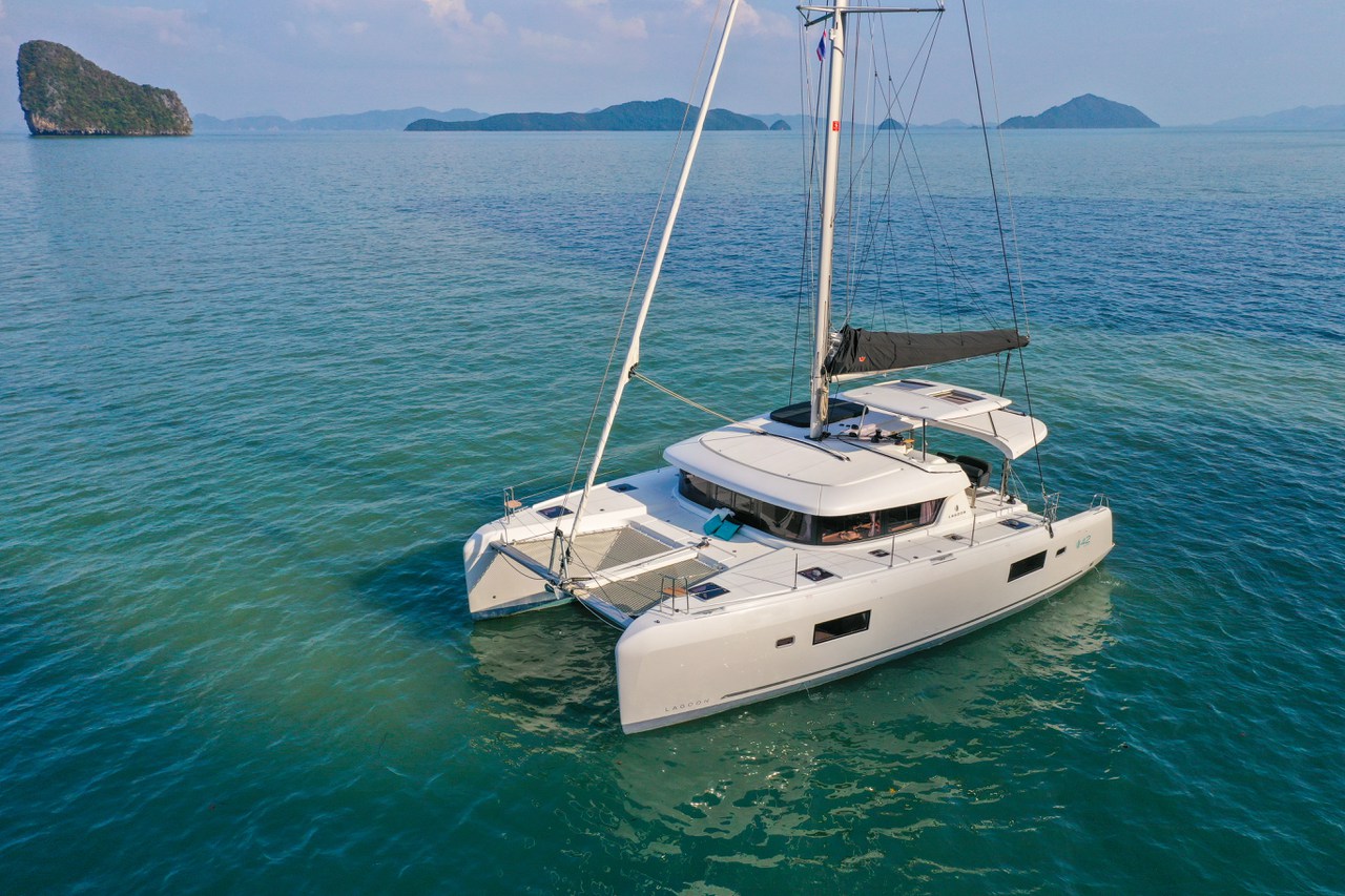 Lagoon 42 (4+2cab/4wc) „Lizzy II“ als Charteryacht