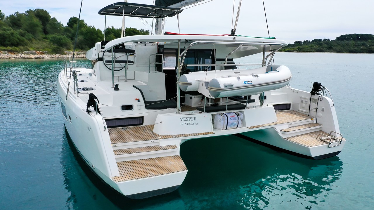 Lagoon 42 (4+2cab/4wc) „Vesper“ als Charteryacht