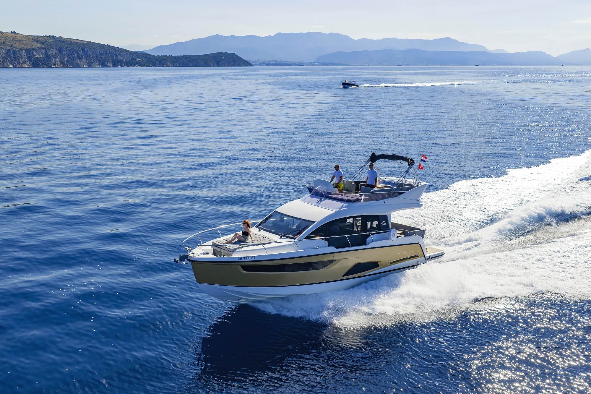 Sealine F430 „Tireless Too“ als Charteryacht