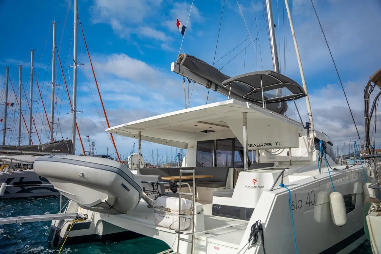 Isla 40 (3cab/3wc) „Seabaris“ als Charteryacht