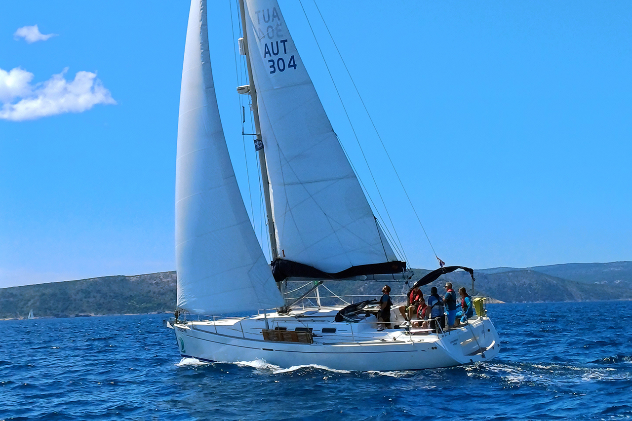 Dufour 44 (2003) „Jonathan Pink“ als Charteryacht