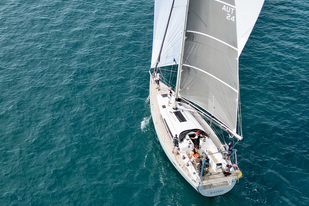 Salona 44 (4cab/2WC) „Istros“ als Charteryacht