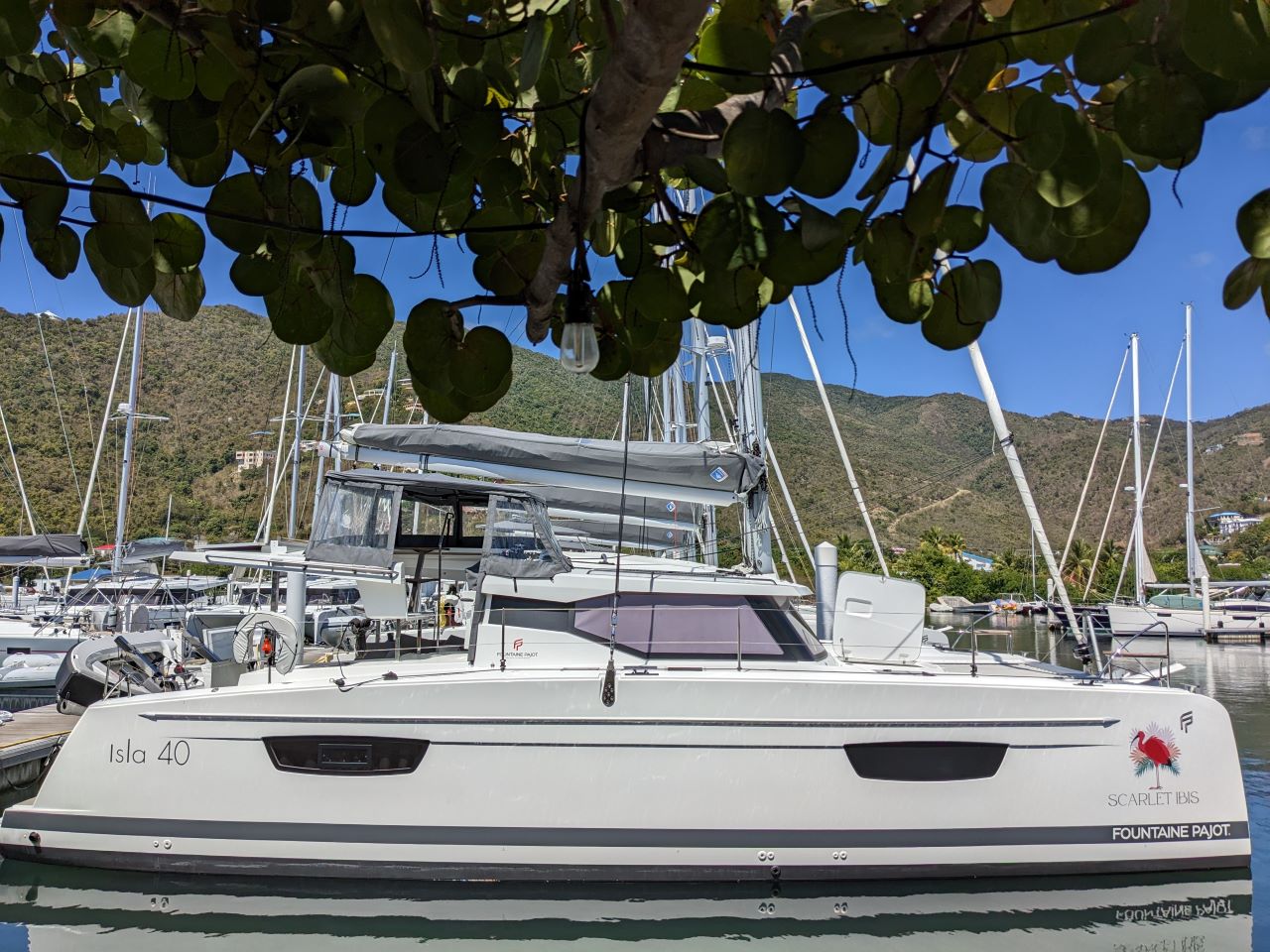 Isla 40 (3cab/3wc) „Rockabye“ als Charteryacht