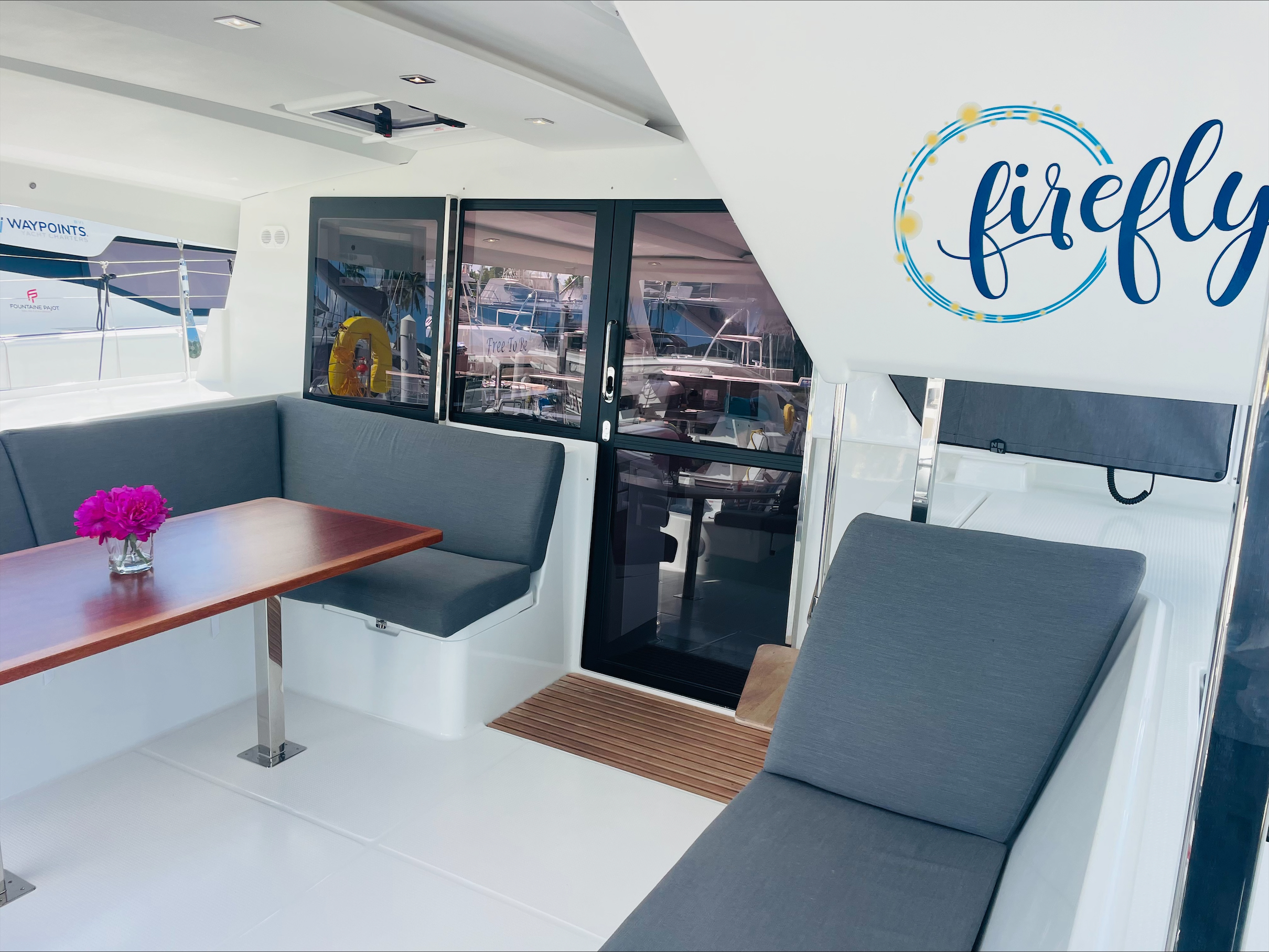 Isla 40 (4+1cab/4wc) „Firefly“ als Charteryacht