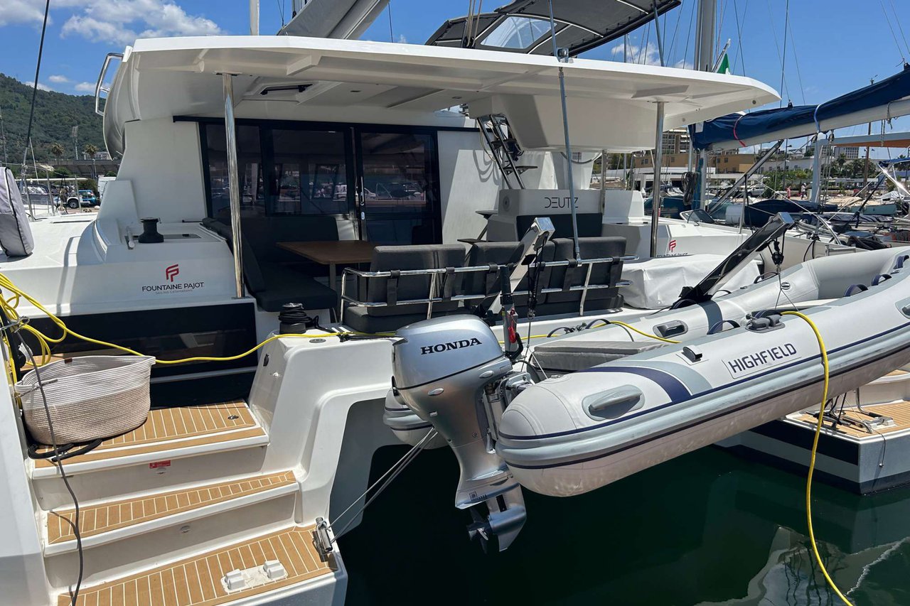 Astréa 42 (4+1cab) „Deutz“ als Charteryacht