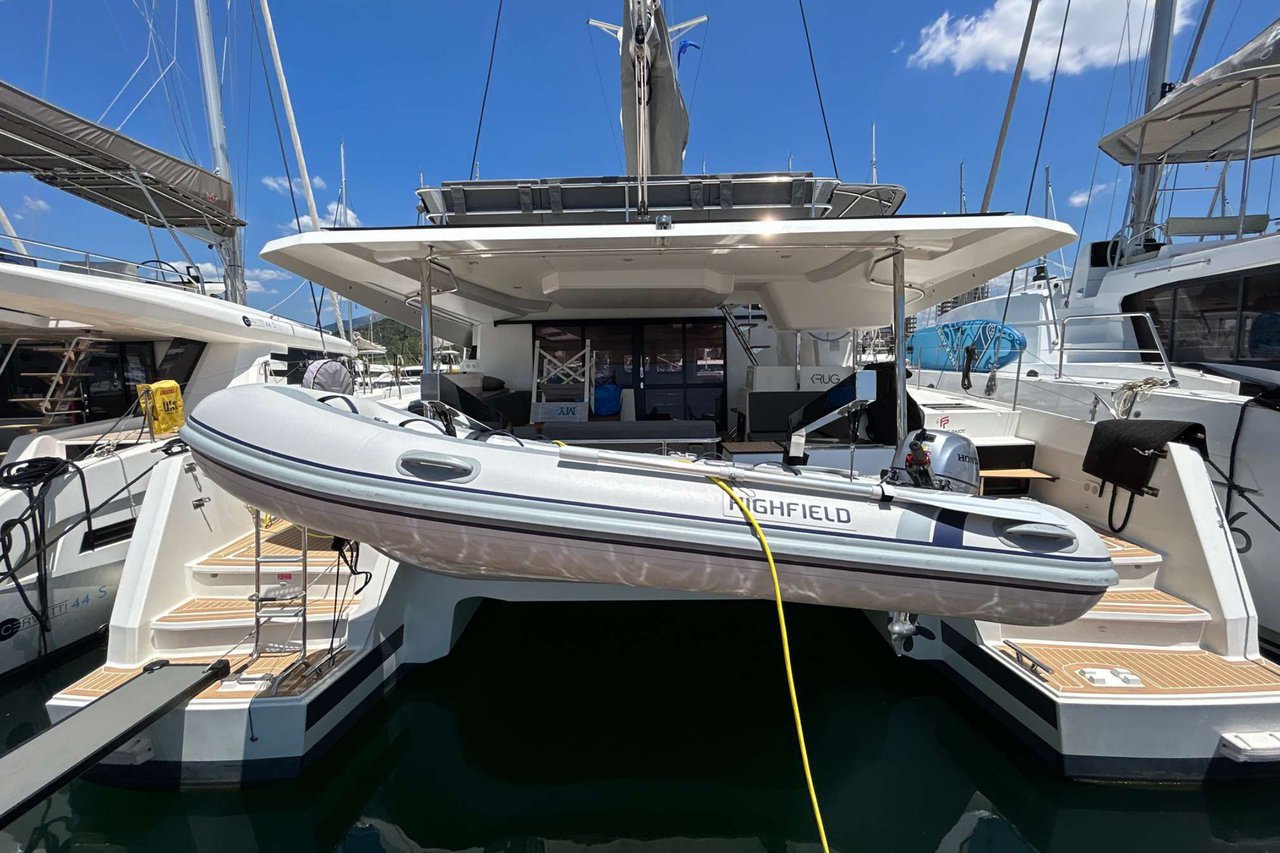 Fountaine Pajot New 45 „Krug“ als Charteryacht