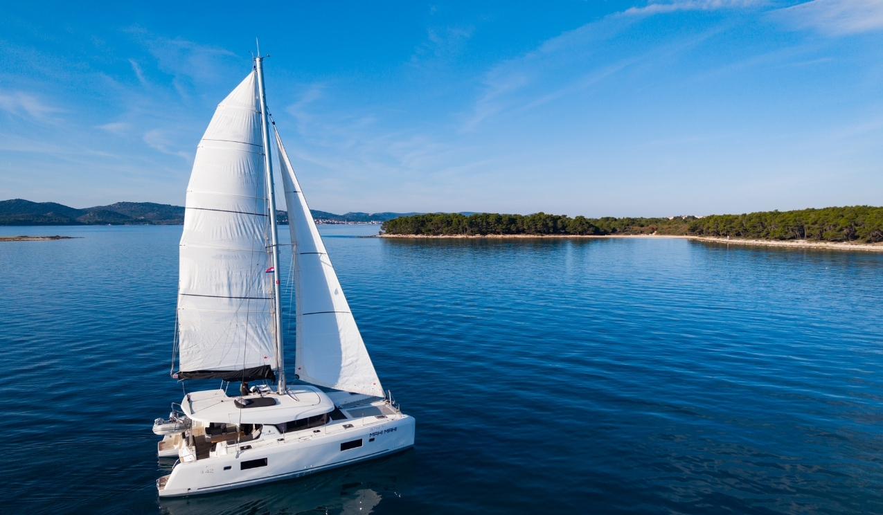 Lagoon 42 (4+2cab/4wc) „Mahi Mahi“ als Charteryacht