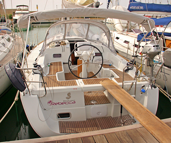 Oceanis 34 (2 cab) „Rebecca“ als Charteryacht