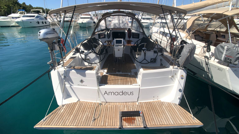 Sun Odyssey 389 „Amadeus“ als Charteryacht