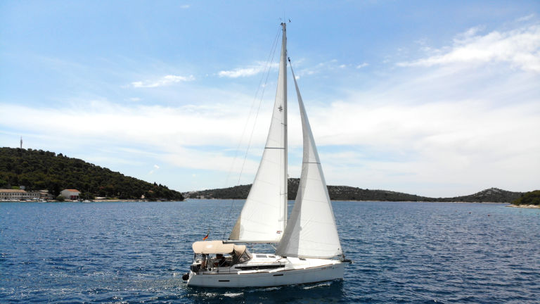 Sun Odyssey 389 Amadeus, Foto 3