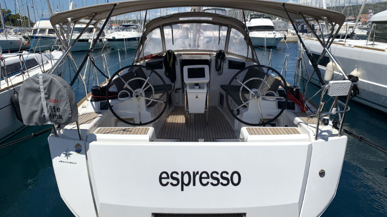 Sun Odyssey 419 (3 cab/2wc) „Espresso“ als Charteryacht