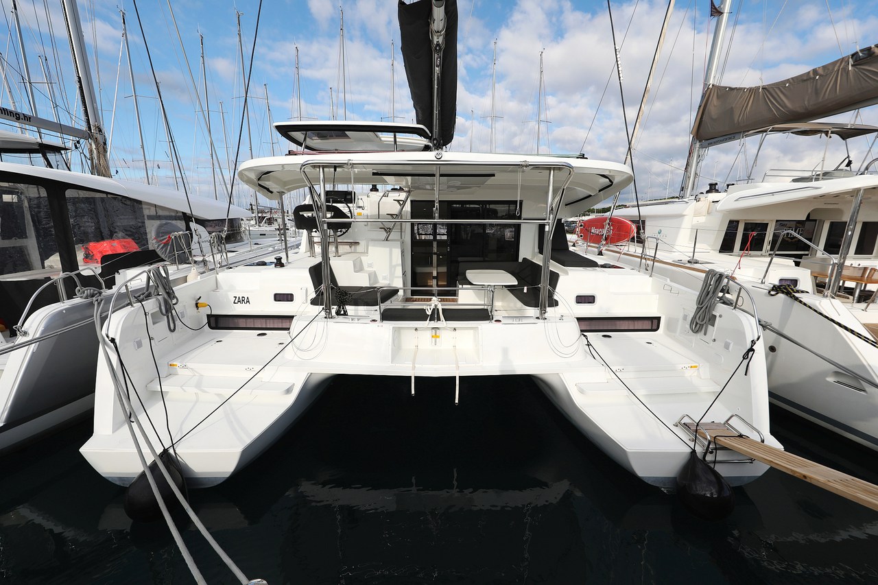 Lagoon 42 (4+2cab/4wc) „Zara“ als Charteryacht