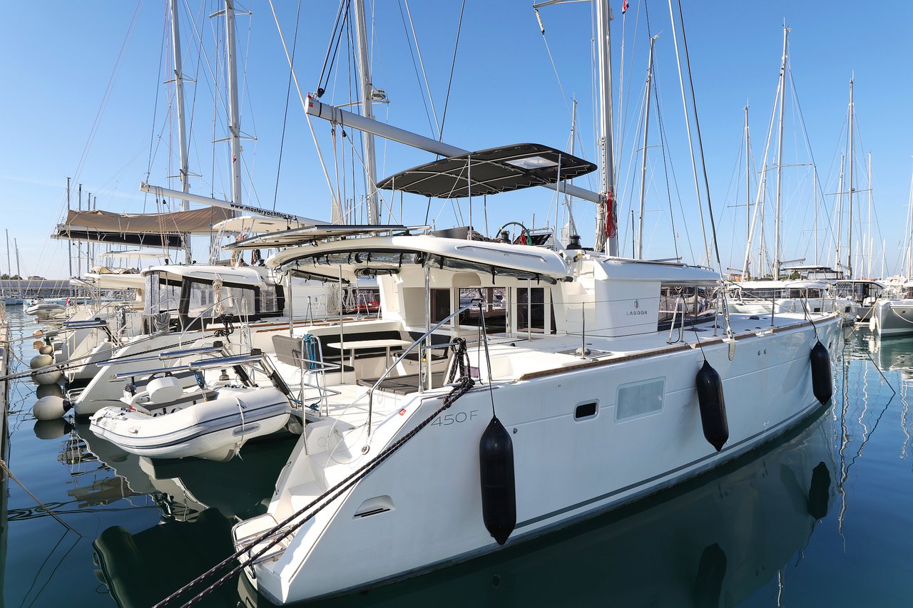 Lagoon 450 F (4+2cab) „Lilith“ als Charteryacht