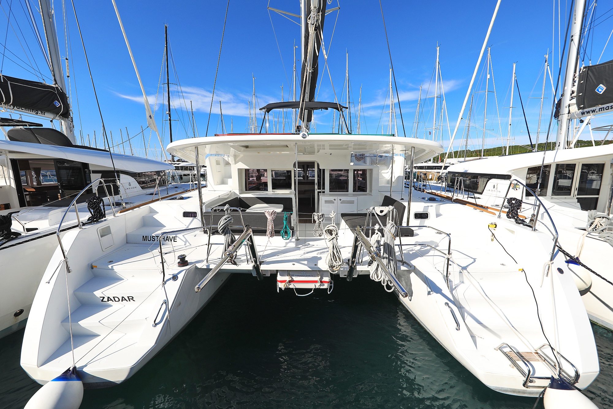 Lagoon 450 F (4+2cab) „Must Have“ als Charteryacht