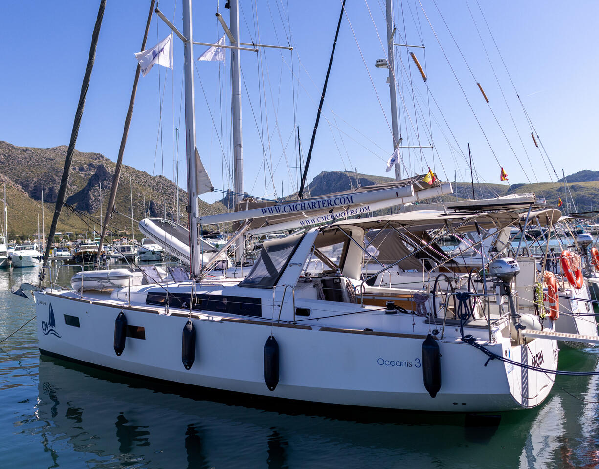 Oceanis 38 (3cab/2wc) „Moin“ als Charteryacht