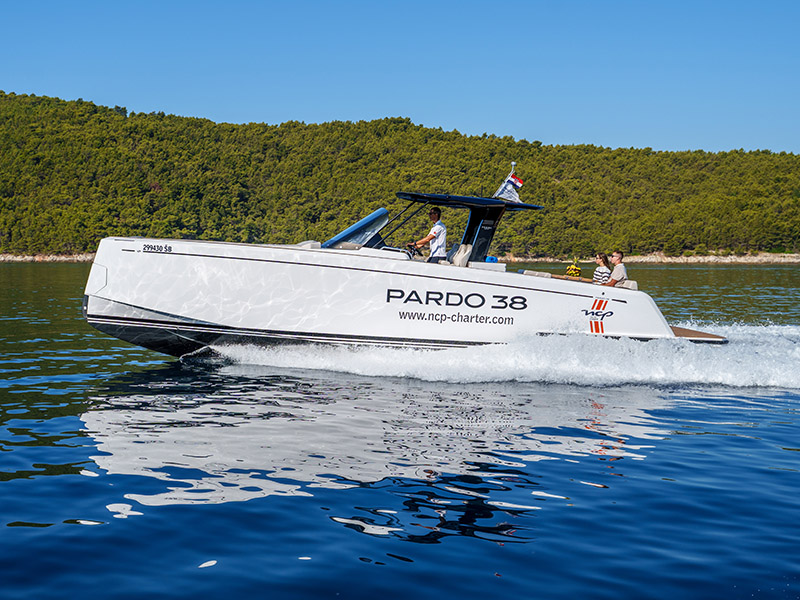 Pardo 38 „Gala“ als Charteryacht