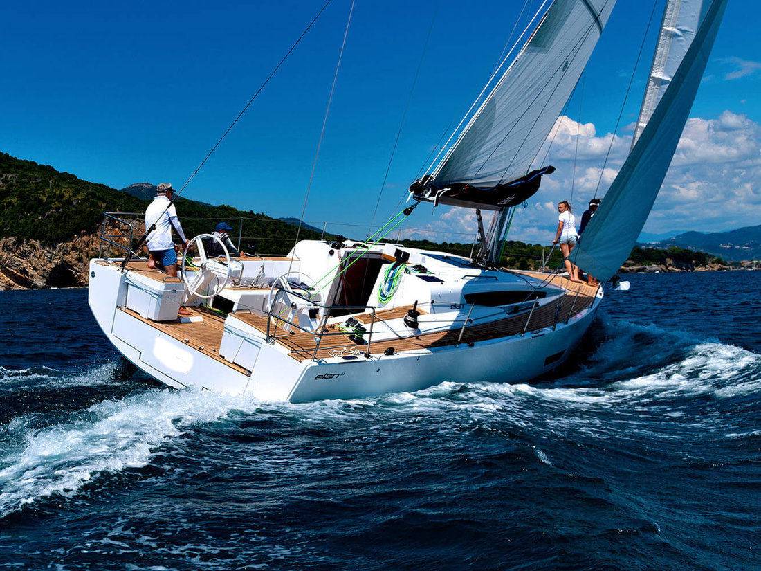 Elan E5 „Lina“ als Charteryacht