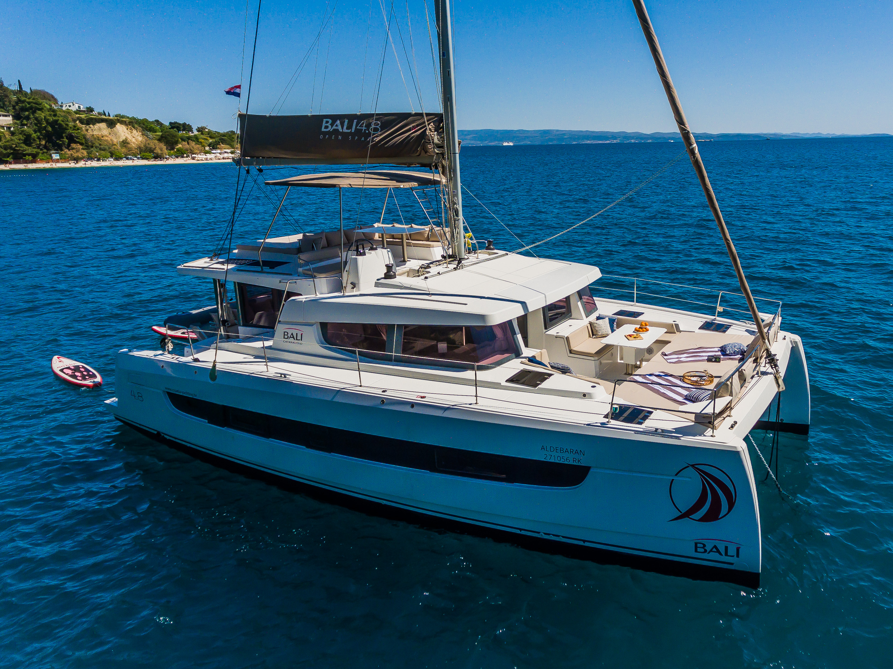 Bali 4.8 (6cab/6wc) „Aldebaran“ als Charteryacht