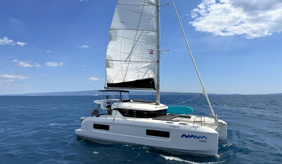 Lagoon 38 „Coral“ als Charteryacht