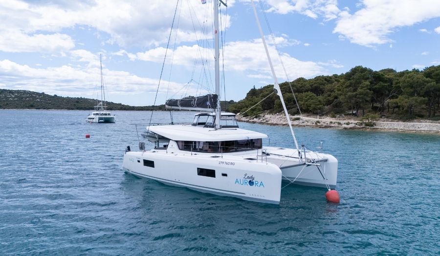 Lagoon 42 (4+2cab/4wc) „Lady Aurora“ als Charteryacht
