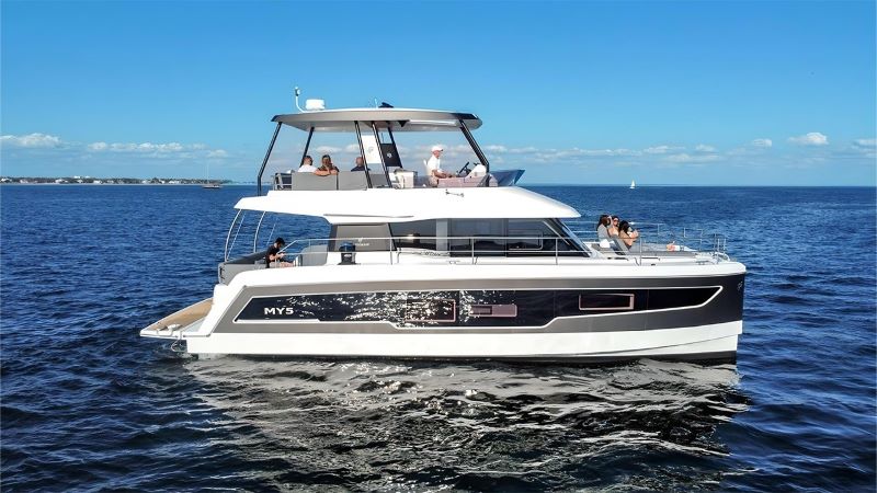 Fountaine Pajot MY5 „Red Lyon“ als Charteryacht