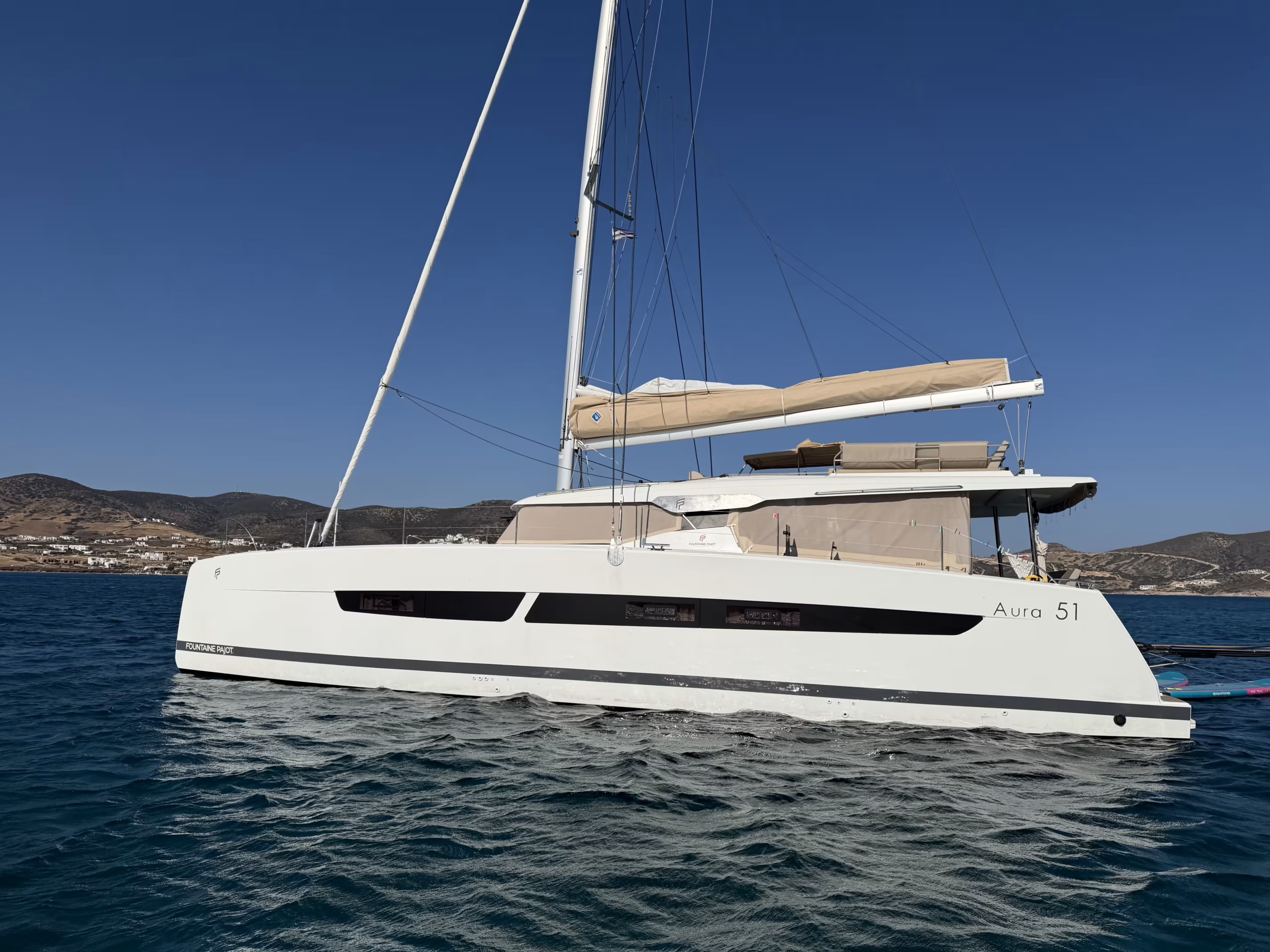Aura 51 (6+1 cab) „The Wave“ als Charteryacht