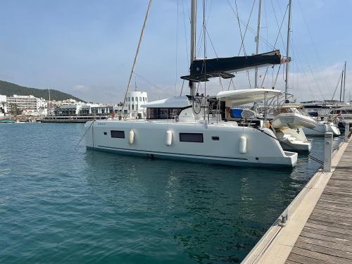 Lagoon 42