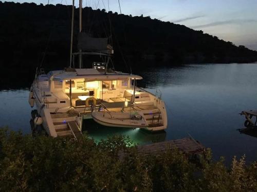 Lagoon 450 F