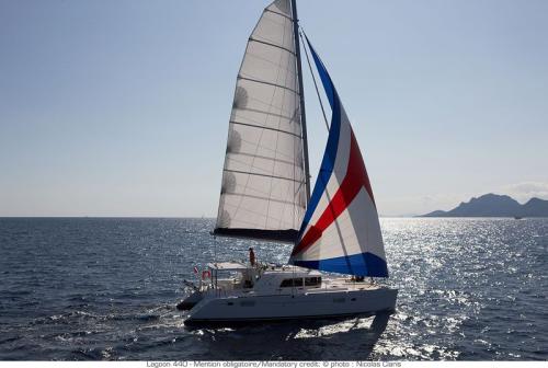 Lagoon 440  Top image