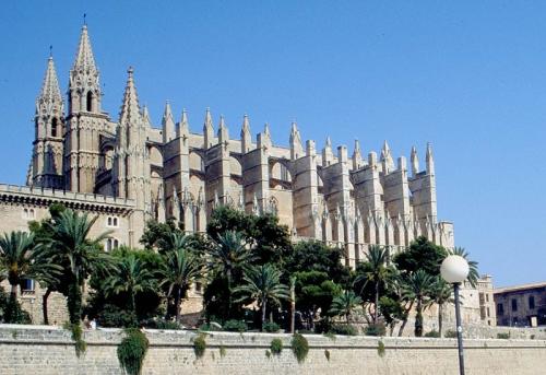 Palma Yachtcharter: Die Kathedrale ist weltberühmt