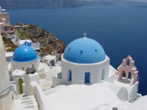 Kykladen Charter: Santorin - Die Vulkaninsel bietet nur wenigen Yachten Platz