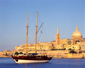 Malta Charter: Segeln vor großer Architektur
