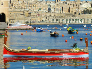 Malta Bootscharter: Fischernachen vor Anker