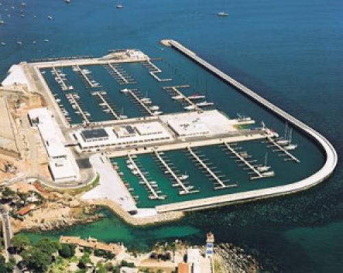 Portugal Yachtcharter: Cascais - Die brandneue Marina vor den Toren Lissabons hat 600 Liegeplätze