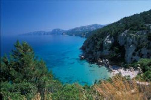 Italien Yachtcharter: Sardinien, die zweitgrößte Insel des Mittelmeeres, hat ihren ureigenen Charakter bewahrt
