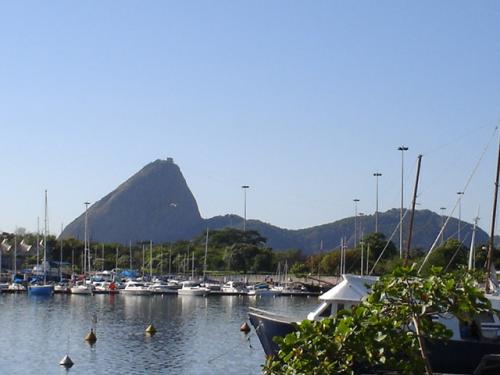 Brasilien Yachtcharter: Zuckerhut - Blick von der Marina da Gloria auf das Wahrzeichen von Rio